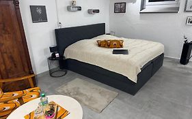 Gemütliches Kellerzimmer + Bad